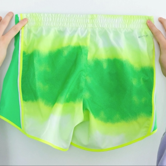 Nike Women’s XS dri-fit fluo athletic shorts - Picture 5 of 5